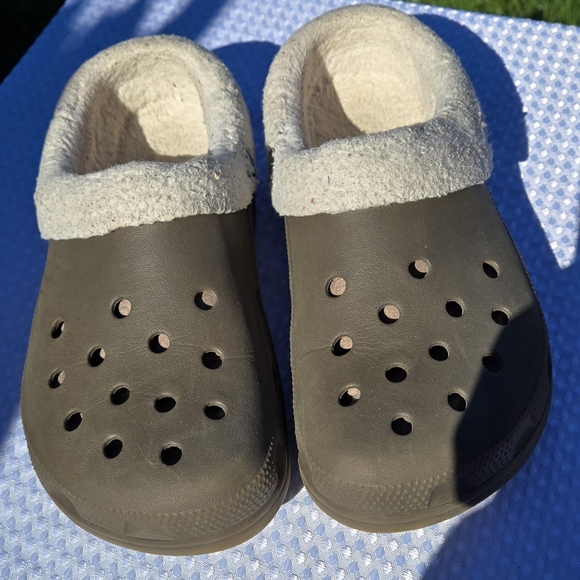CROCS Brown Fleece-Lined Clogs SIZE M7 / M9 - Picture 1 of 3